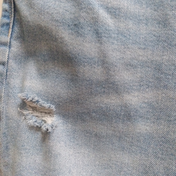 American Eagle Jeans Womens Size 8 Mom Straight Leg Light Wash Distressed - Picture 6 of 11